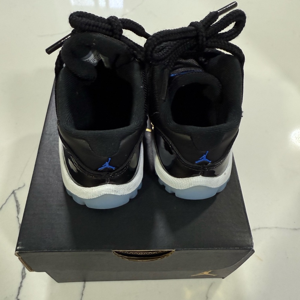 Jordan 11 retro low - Picture 4 of 7